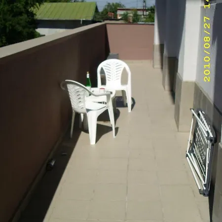 Apartament Laurentiu - Etaj.1 Bucharest Exterior photo